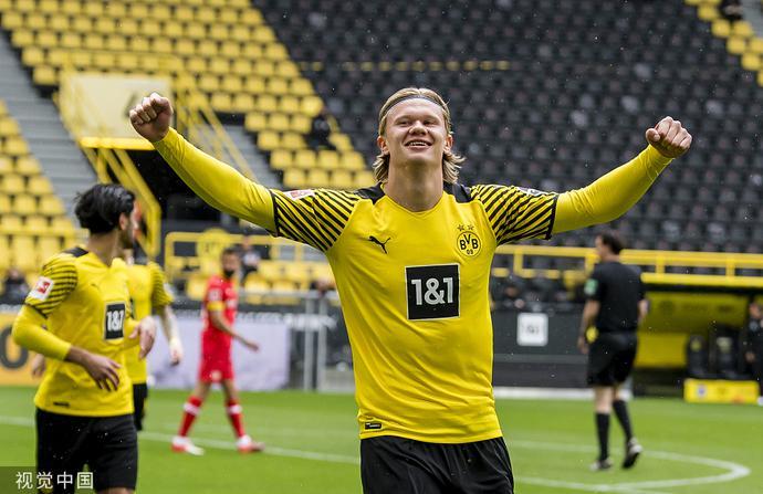  汉堡传奇射手重返德甲，首秀破门引发全场沸腾